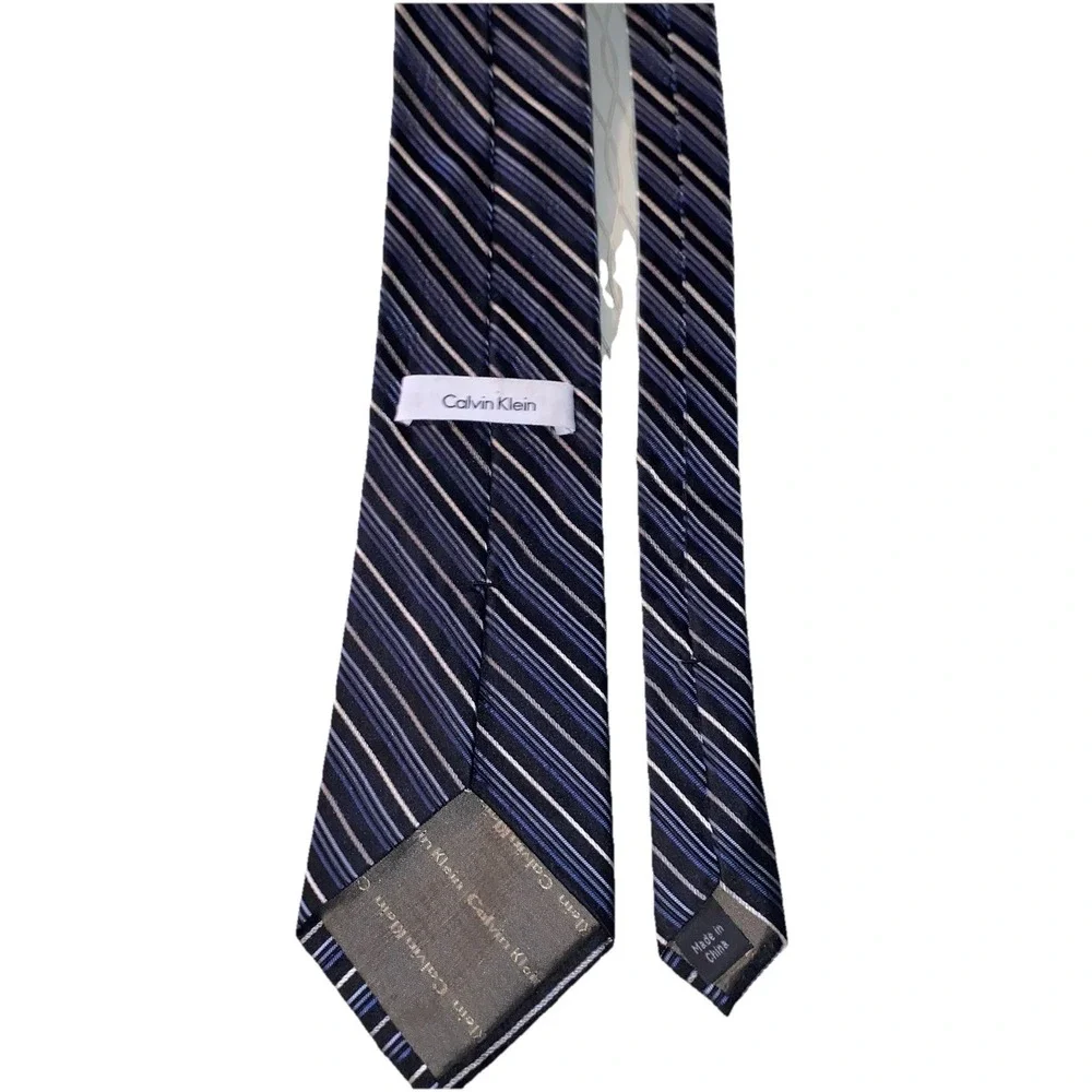 Calvin‎ Klein Men's necktie 100% Silk Blue/Black/White Striped 58